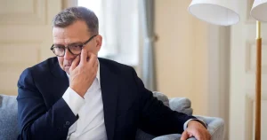 Statsministern i blåsväder – förnekar korruption