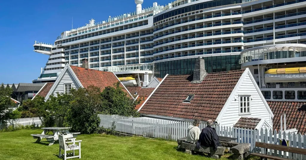 Kryssningsfartyg inpå knuten får Stavangerborna att koka