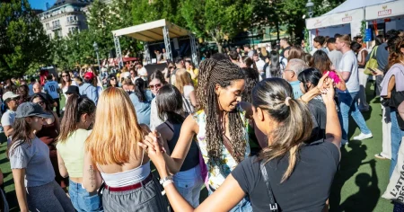 Bad Bunny drar fans från hela världen till Stockholm: ”Kommer skaka av glädje”