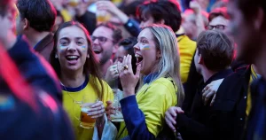 Flera partier vill ha dygnet runt-öl i Stockholm – även efter VM