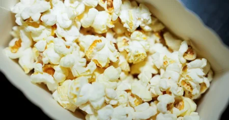 Är popcorn verkligen lika nyttigt som bananer?