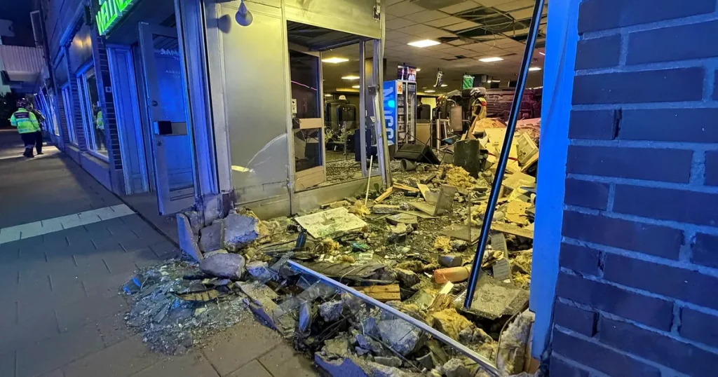 Bil har kraschade in i gym i Sundsvall