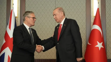 Starmer säger att Erdogan gav NATO-ledare graverade pistoler vid toppmötet i Ankara