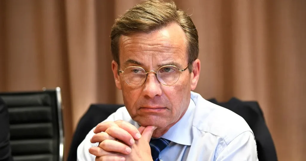 Kristersson KU-anmäls av V för kvarglömda boken