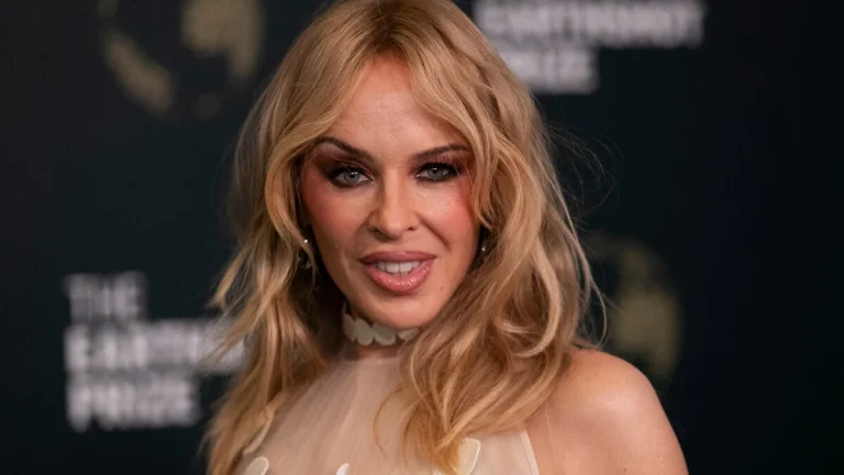 Australiens premiärminister ber Kylie Minogue om ursäkt efter podcastkommentarer