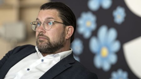 Åkesson säger att Spanien bör stänga sin gräns eller uteslutas från Schengen