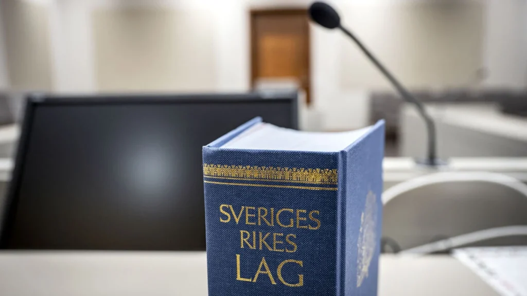 Kvinnas livstidsstraff reducerat till 18 år för mord på sin mamma i Norberg