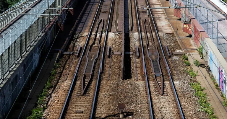 Trafikverket stänger tågsträckor i värmen