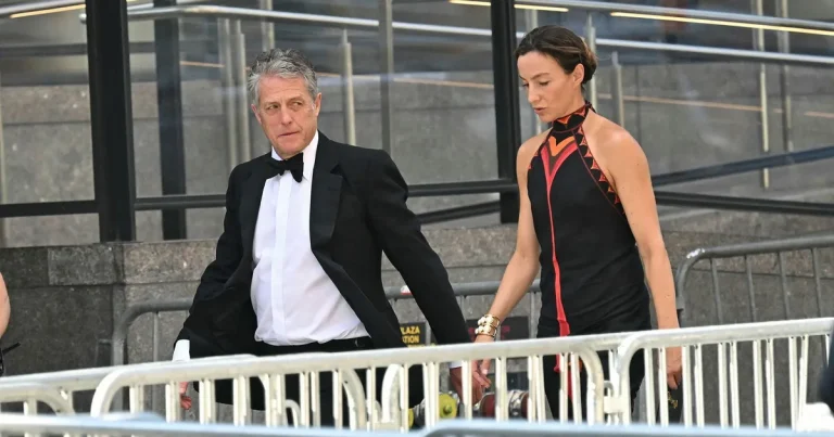 Här anländer kändisarna till Swifts jättebröllop