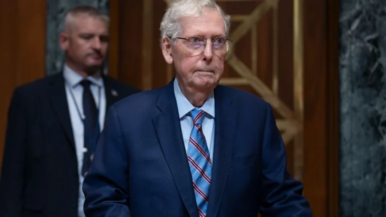 McConnell dementerar rykten om hjärtattack och stroke efter sjukhusvistelse