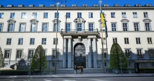 Handelshögskolan fick mest – nu väcks frågor om regeringens urval