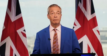 Farage lämnar parlamentet – men ställer upp igen