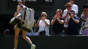 Världstvåan Jelena Rybakina utslagen från Wimbledon av Elise Mertens