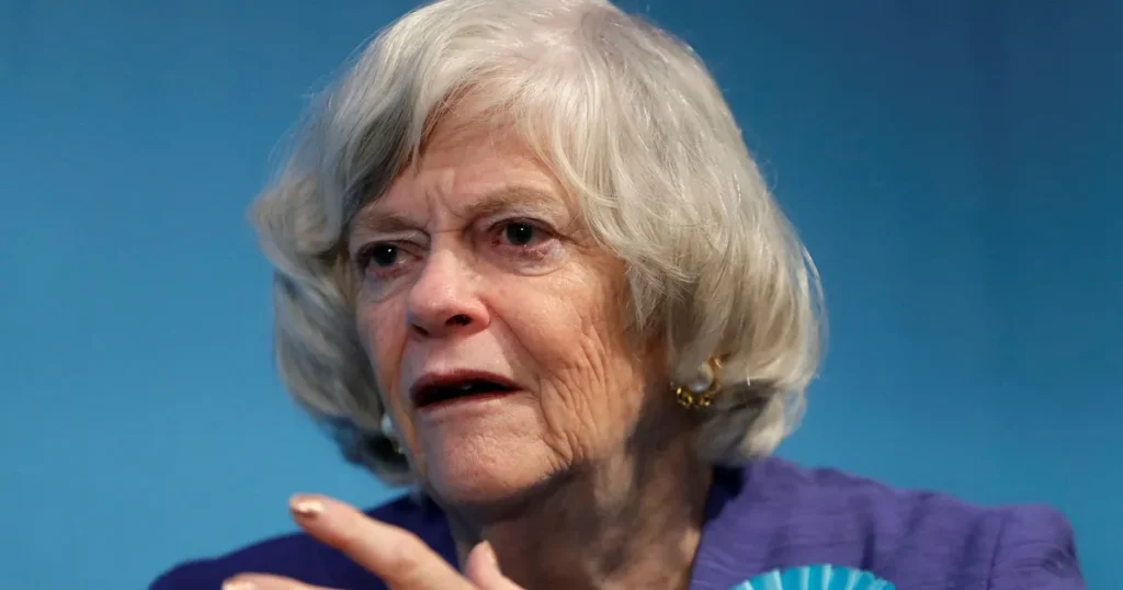 Ann Widdecombe slogs ihjäl med 21 hammarslag