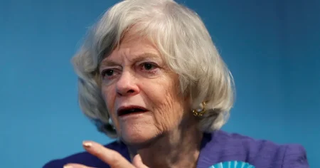 Ann Widdecombe slogs ihjäl med 21 hammarslag