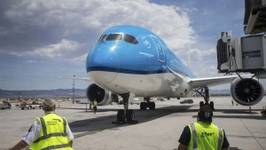 Air France-KLM redovisar starkare vinst än väntat för andra kvartalet, sänker helårsprognos