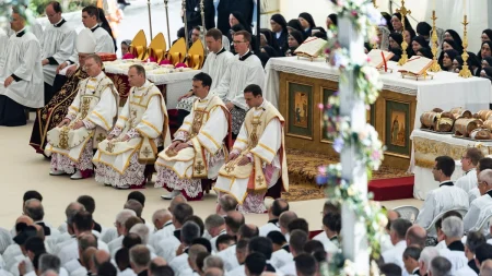 Påve Leo XIV varnar avhopparkatolsk grupp mot att viga biskopar medan SSPX trotsar honom ändå