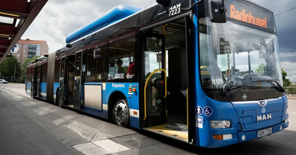 Rusning när priset halverats på månadskorten