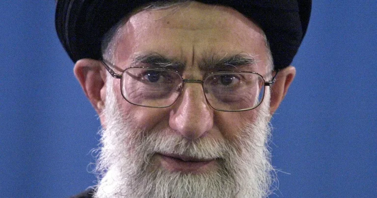 Khameneis begravning stundar – 20 miljoner väntas sörja