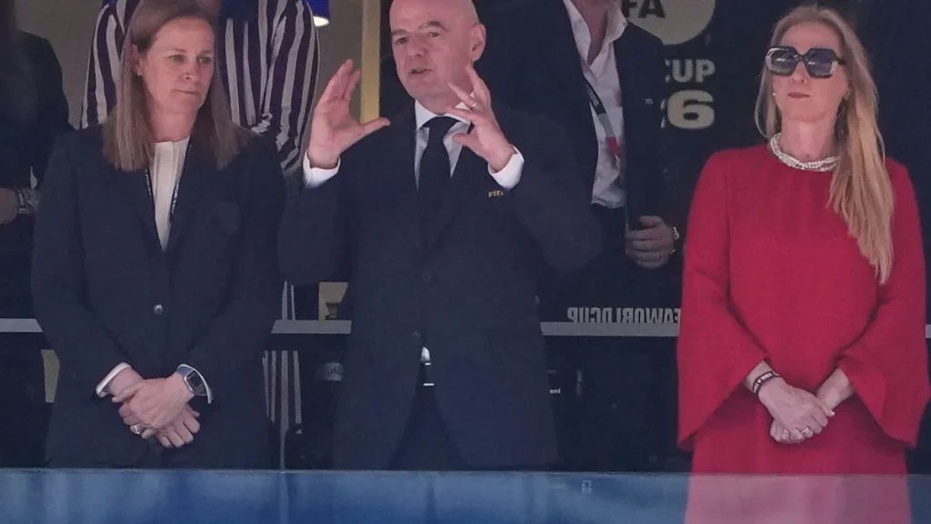 Infantino anmäld till IOK:s etiska råd för påstådda brott mot politisk neutralitet efter VM-drag