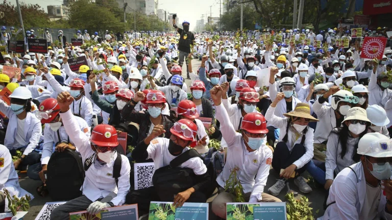 Myanmar-aktivister dömda till 37 års fängelse för valprotest