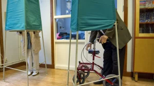 Äldre väljare når rekordandel inför årets val, men partierna kämpar för att vinna över dem