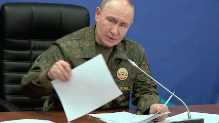 Kreml säger att Putin samtalade med Trump per telefon om Ukraina inför Natomötet