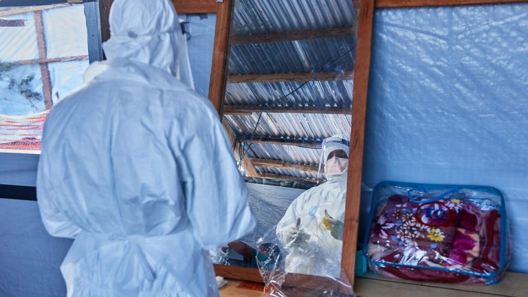 Dödsoffren i ebolaepidemin i Kongo-Kinshasa stiger till 930, uppger hälsoministeriet