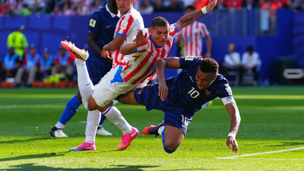 Mbappé skjuter Frankrike till VM-kvartsfinal efter spänstig seger över Paraguay