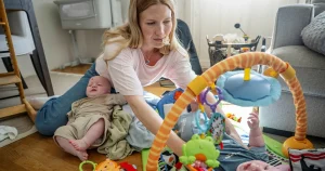 “Allt behöver inte vara fifty-fifty – min partner är ingen dinosaurie”