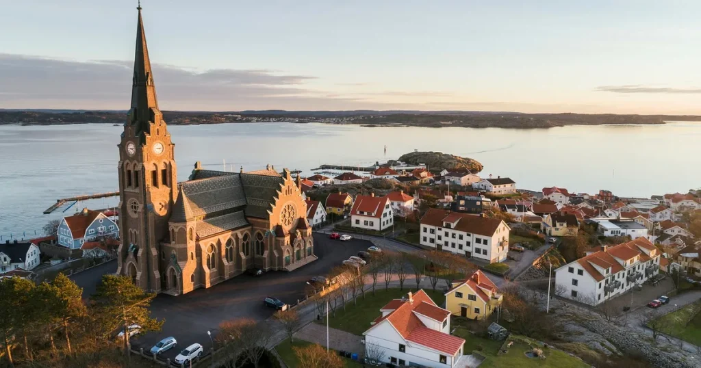 Demenssjuk drunknade vid nattdopp – vårdare hoppade i vattnet
