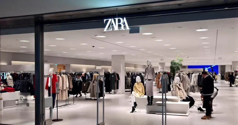 Felicia ramlade i virala ”dödsbyxorna” från Zara