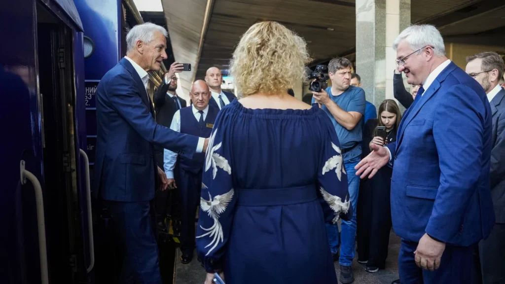 Nordiska ledare anländer till Kyiv för toppmöte och firande av Ukrainas självständighetsdag.