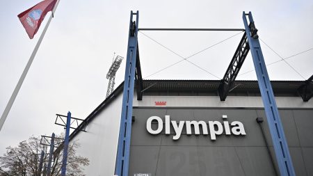 Helsingborgs IF går skilda vägar med tränaren Stevie Grieve – Alexander Tengryd tar över tillfälligt.