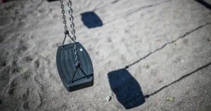 Fler barn stoppas från utlandsresor – men förbudet hävdes för inlåsta bröderna