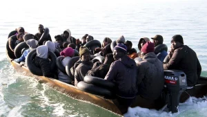 Två döda, 12 saknas efter migrantbåt kapsejsat utanför Tunisien