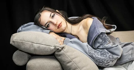 Franska artisten Oklou: ”Om det inte är unikt är det inte nödvändigt”