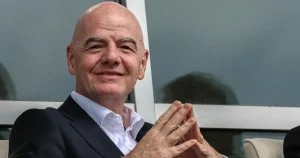 Uppgifter: Infantino lovar VM-finalen mot stöd