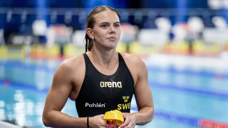 Klint Ipsa till andra EM-semifinalen på 50 meter bröstsim.
(Alternativt: Klint Ipsa når sin andra semifinal i sim-EM på 50 meter bröstsim.)