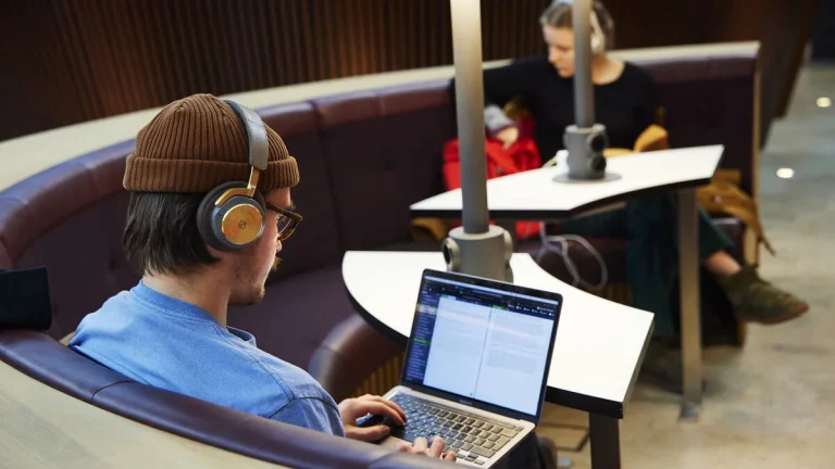 Det är inte för sent att studera i höst – många program har fortfarande öppet för sena ansökningar