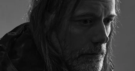 Johannes Heldéns stämningsfulla sci-fi-dikt blandar paranoia och lekfullhet