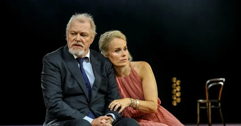 Rask och rolig ”Tartuffe” förför på Stadsteatern