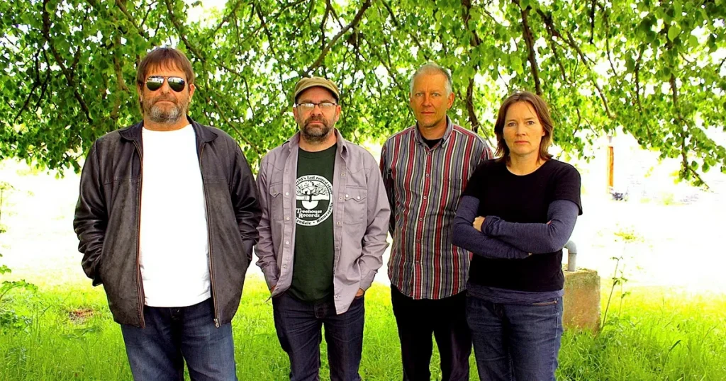 De bästa Stockholmstipsen 9 augusti: Konsert med indiepionjärer och traditionellt slåttergille