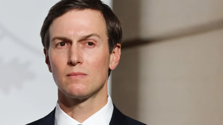 Trumps rådgivare Jared Kushner håller privat möte med demokraten Hakeem Jeffries