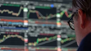 ”Wall Street stiger efter att USA:s inflation sjönk till 3,4 procent i juli.”
