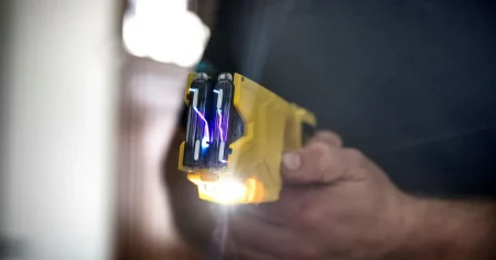 Sköts med elchockvapen på demensboende