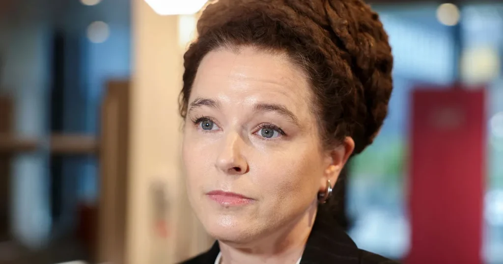 Amanda Lind (MP) om nedlagda folkhögskolan: ”Sker inte i ett vakuum”