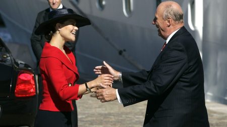Kronprinsessan Victoria hyllar kung Harald efter hans död.