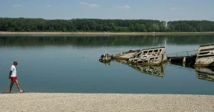 Låga vattennivåer i Donau gör nazistvrak synliga