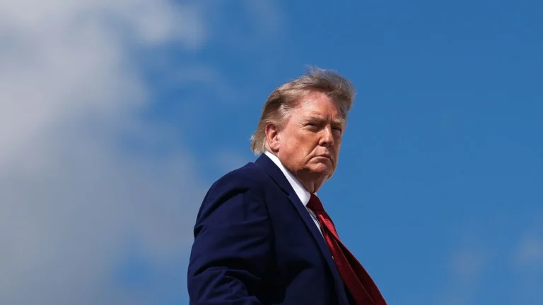 Trump säger att USA använder en återhållsam taktik mot Iran